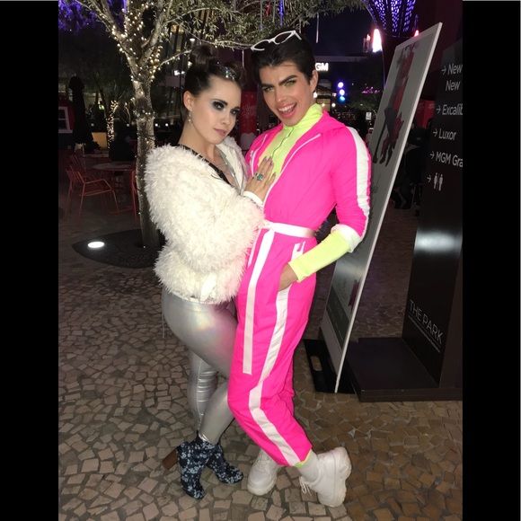 Meet your Posher, Mallory - Picture 2 of 5